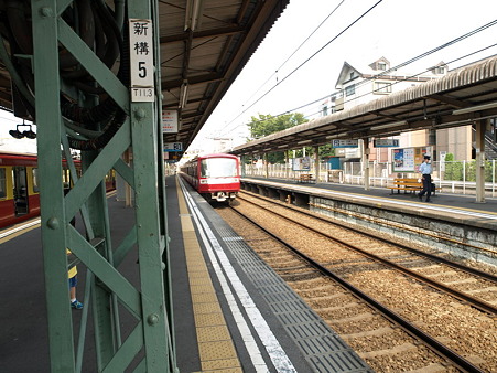 2000形(神奈川新町駅)