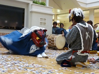 イオンモール ベルシティで披露。