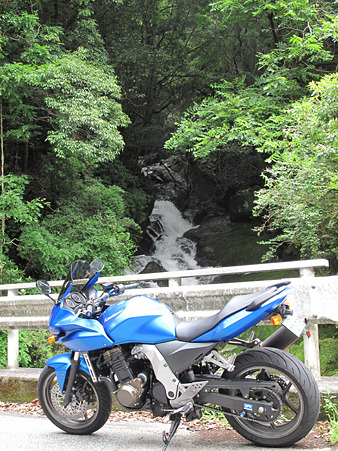 k33シンドイ道っす 脇に滝 k33シンドイ道っす 脇に滝