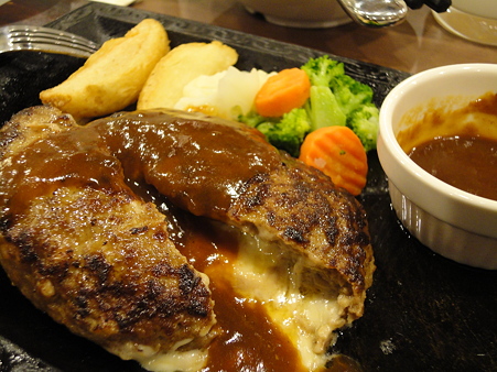 チーズINハンバーグ！