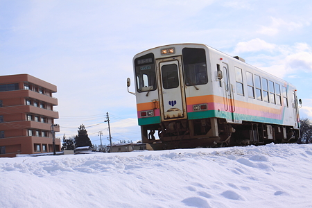 羽前成田駅付近　YR-880形
