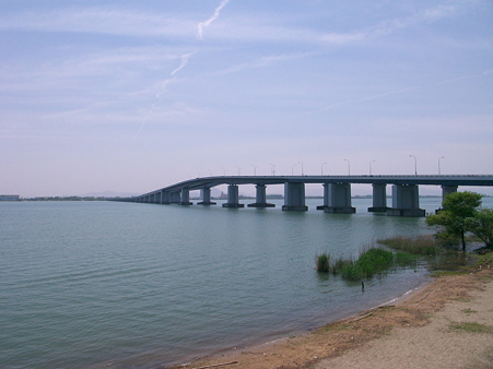 琵琶湖大橋（米プラザ2階より）