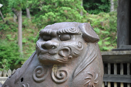 吽形の狛犬