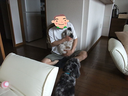 唸られながらも抱っこ^^