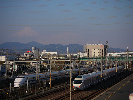 小田急VSEと３００系と　　富士山