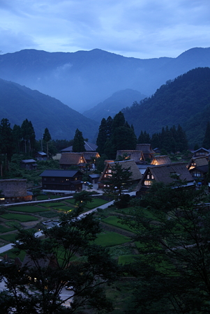 五箇山　相倉　夕暮れの合掌造り集落(2)