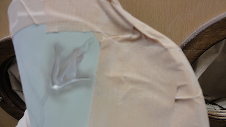 今日の作品 朝顔 つぼみの先端一枚ずつはがし右側だけ彫る。全部剥がしてから左