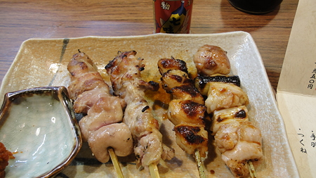 八重洲地下。焼き鳥でも食って帰るか。